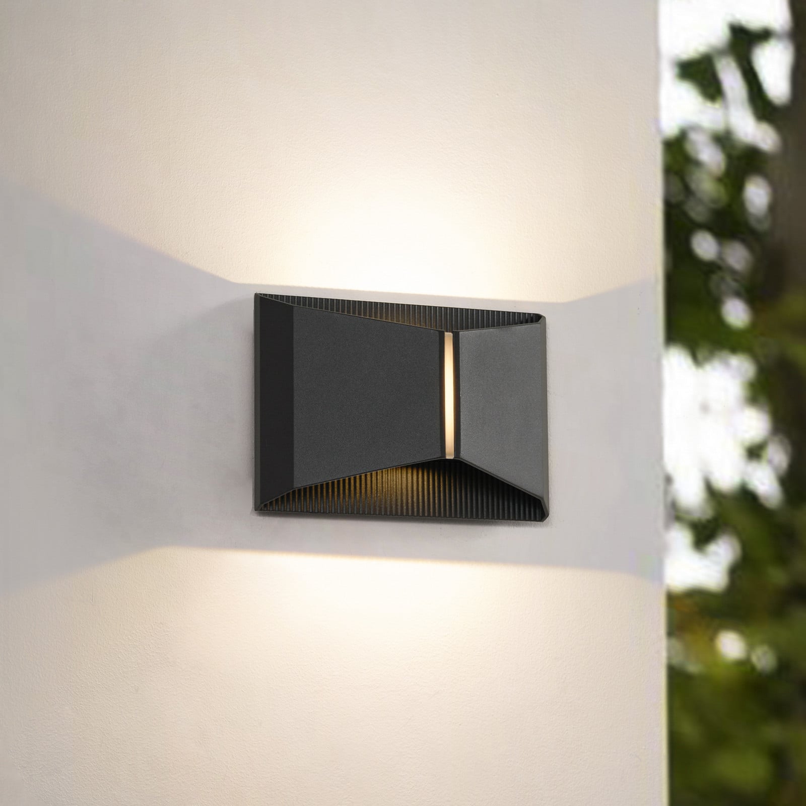 Anlira LED-ulkoseinävalaisin, IP65, musta - Lindby